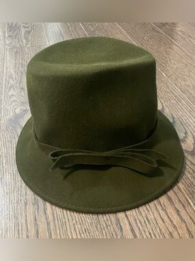 Alessandra Bacci Olive Green Felt Top Hat with Bow Trim